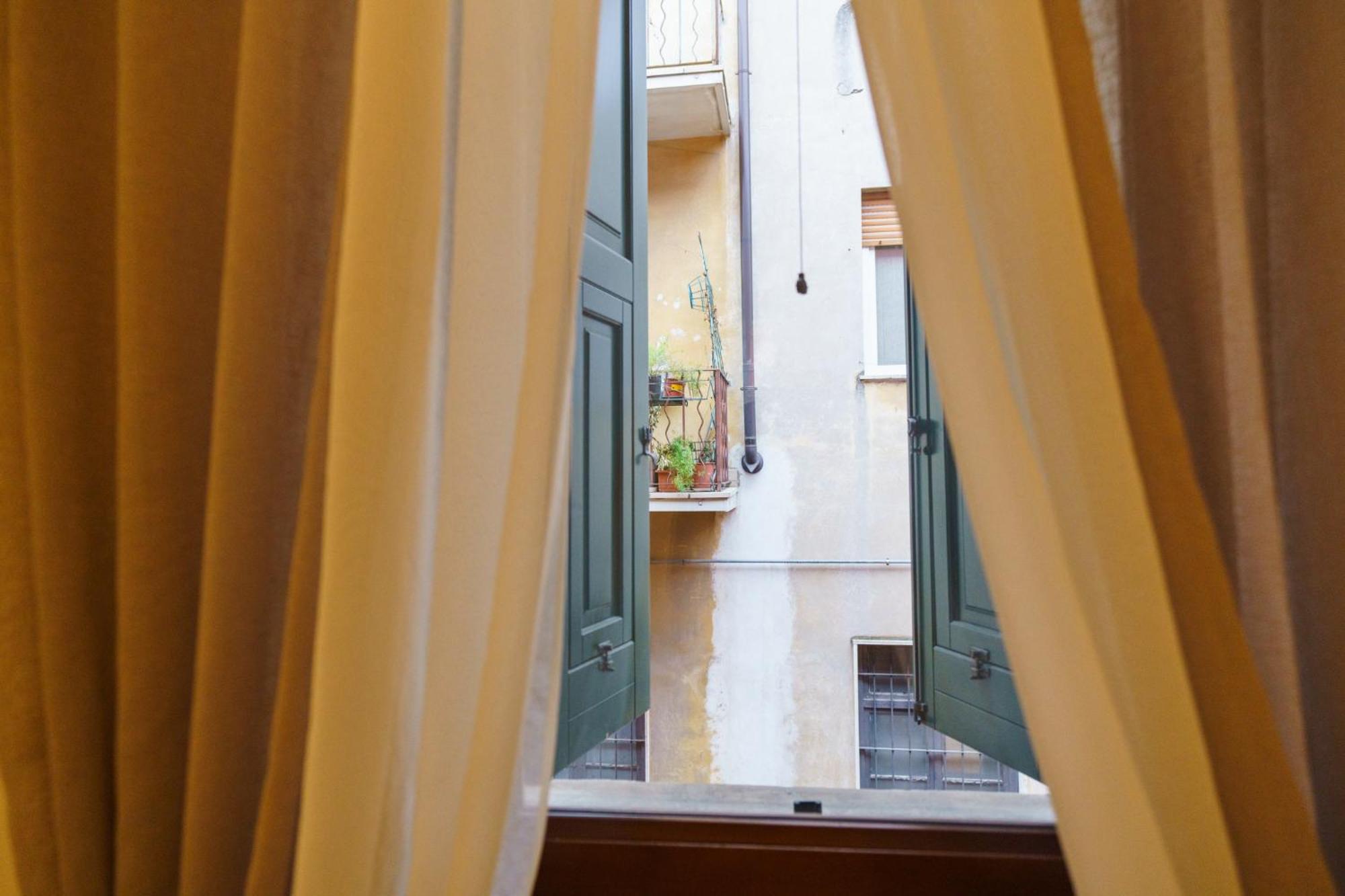 Domus Verona - Elegante Residenza Satiro Eksteriør bilde